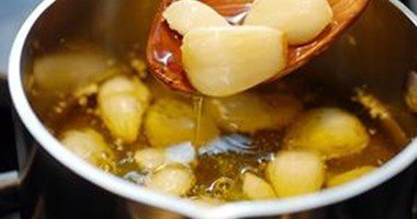 الثوم وخل التفاح والعسل يعالج التهابات المفاصل والعجز الجنسى والعقم