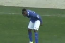 طرد لاعب إحتفل بطريقة غير أخلاقية
