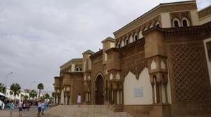 أكادير ، مواطن إنجليزي اقتحم مسجدا ماسكا عصا في يده