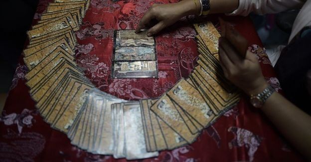 ساحرات أمريكا يستخدمن أدواتهن للتعجيل برحيل ترامب
