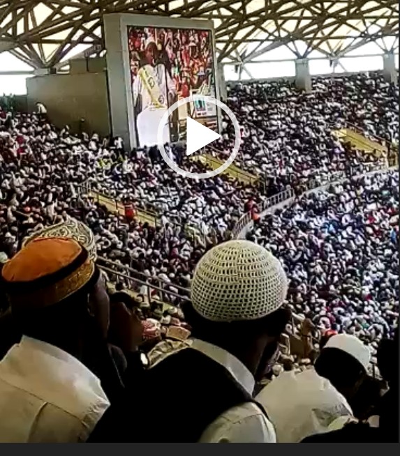 مقطع فيديوا مصور في اكبر ملاعب الكرة في قارة افريقيا