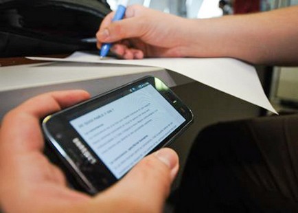 توفيرأجهزة متطورة للتشويش على الهواتف و محاربة الغش في الإمتحانات