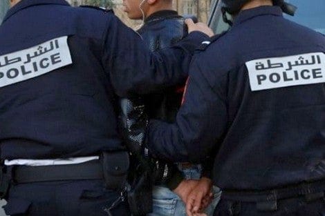 مراكش … ضابط شرطة يشهر سلاحه الوظيفي لإيقاف مجرم خطير