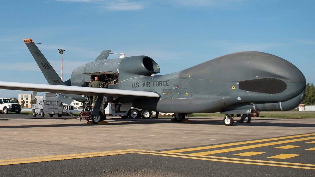 RQ-4 Global Hawk إيران تصرح بإسقاط طائرة بدون طيار أمريكية من طراز  