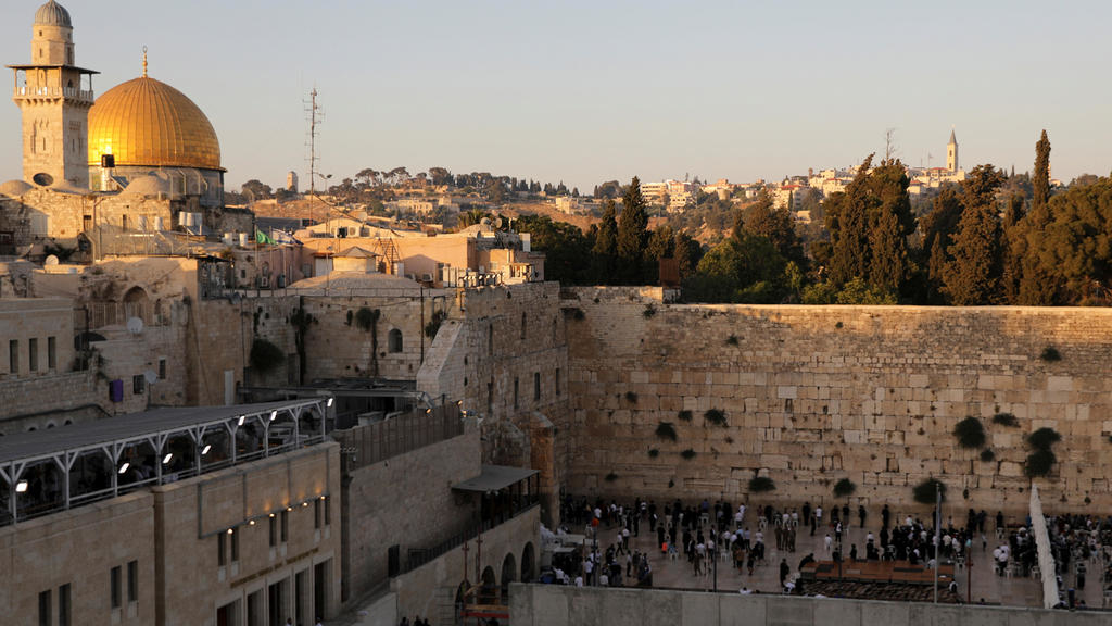 إسرائيل تعتقل وزير شؤون القدس في السلطة الفلسطينية
