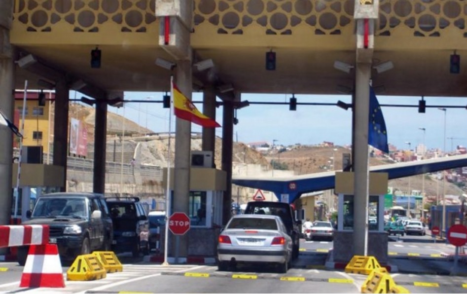 باب سبتة السليبة…الجمارك  تحجز مبالغ مالية مهربة بالعملة الصعبة  