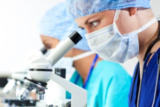 عالم الطب…استخدام “البراز البشري” لعلاج السرطان 