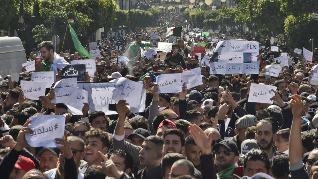 هيئة الحوار في الجزائر تجتمع للمرة الأولى مع بعض ممثلي حركة الاحتجاج