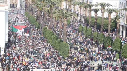 آلاف المغاربة يحتجون بالرباط ضد صفقة القرن
