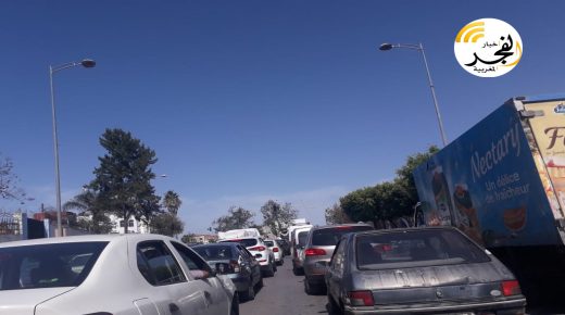 القنيطرة : اكتظاظ وفوضى عارمة في جل شوارع المدينة…بسبب وضع عدة حواجز في أغلب الشوارع الرئيسية