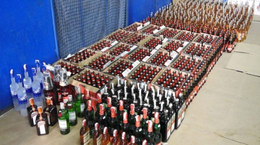 طنجة.. رصد مخالفات وضبط مشروبات كحولية ومواد غذائية منتهية الصلاحية داخل مطاعم وفنادق مصنفة