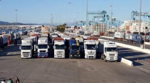 المغرب يرد على الإسبان، ويمنع دخول الشاحنات الإسبانية غير المتوفرة على عقد تعاون مع شركة محلية