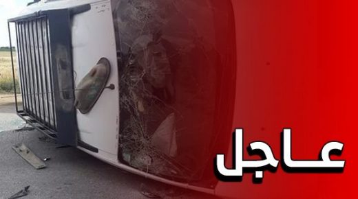 جماعة القصیبیة إقليم سيدي سليمان.. سيارة نقل التلاميذ تتعرض لحادثة سير خطيرة