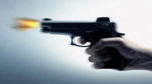 شرطي يضطر لاستعمال سلاحه الوظيفي من أجل توقيف شخص يعرض سلامة المواطنين للخطر
