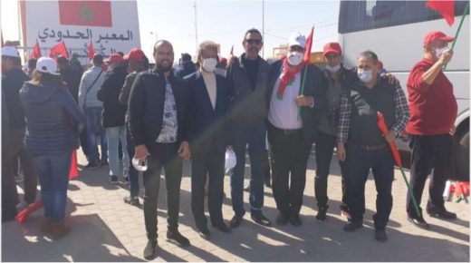 فنانون أمازيغ في زيارة للمعبر الحدودي بالكركرات