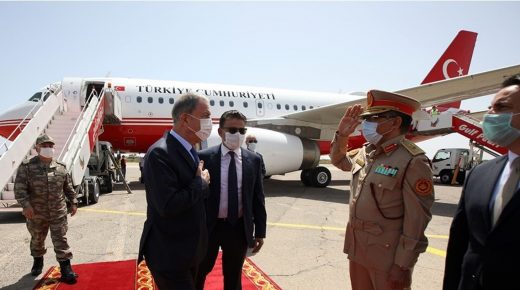 ليبيا : وزير الدفاع التركي خلوصي اكار يحذر خليفة حفتر من مغبة استهداف قوات بلده