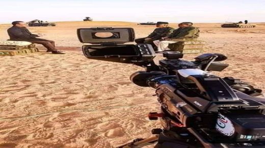 صورة وتعليق : من الفوتوشوب إلى الأستوديو تقنية الإنارة تفضح .. الإعلام الجزائري وفبركة الحرب مع حضور تقنية “الكروما”