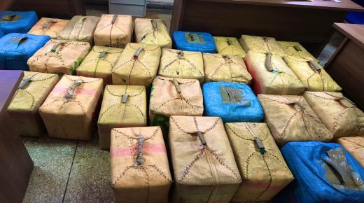 القنيطرة.. إحباط عملية تهريب طن و 120 كيلوغراما من مخدر الشيرا على متن شاحنة للنقل الطرقي للبضائع