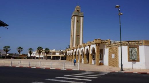 مستشارة بجماعة أكادير تثير الجدل بعدما وصفت الآذان بمصدر “إزعاج”