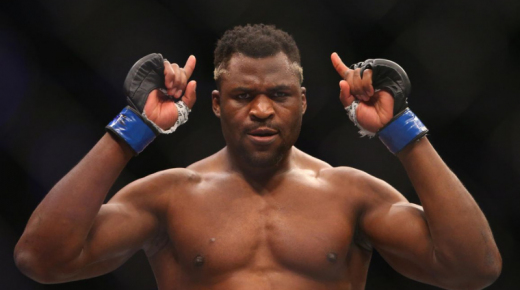 المقاتل الكامروني فرانسيس نجانو يحصد حزام “UFC” في الوزن الثقيل