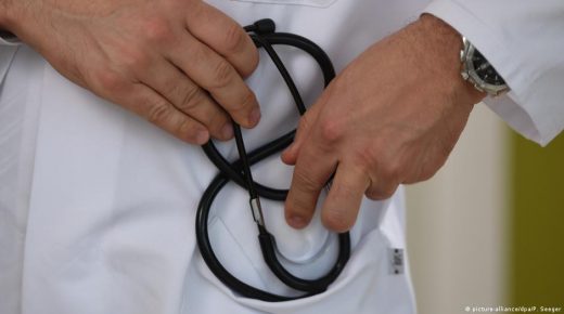 تعليم عالي.. الحكومة رفعت قيمة التعويض لطلبة السنة السابعة بمسلك الطب إلى ألفي درهم شهريا