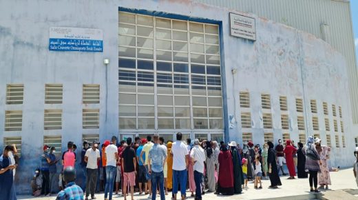 الفوضى وغياب التنظيم يطبع مراكز للتلقيح بالقنيطرة ومندوبية الصحة خارج التغطية