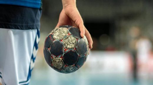 نصف نهاية كأس العرش إناث لكرة اليد : رابطة سيدي عثمان في مواجهة جمعية الانتصار، وباب الصحراء كلميم في صدام مع اتحاد النواصر