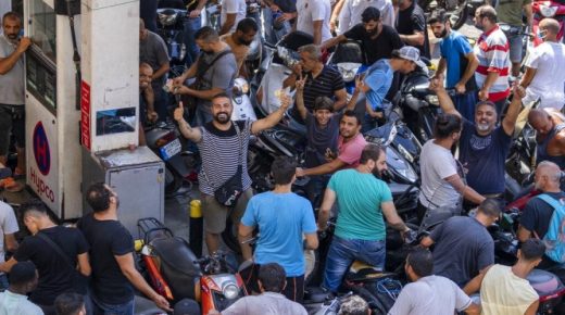 بسبب نفاد البنزين.. أطباء لبنانيون يتوقفون عن العمل
