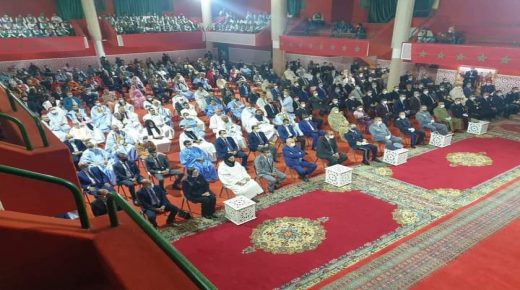صور : الإنصات للخطاب الملكي بقصر المؤتمرات بمدينة العيون