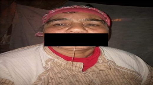 من بني ملال.. “مي عائشة”، السيدة التي فضلت خياطة فمها احتجاجا على إلغاء حقها في الاستفادة من كشك تجاري