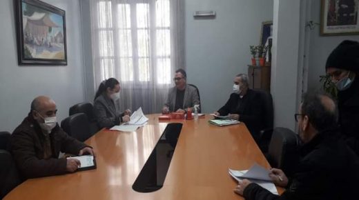 رئيس جماعة مرتيل يترأس اجتماعا حول الممتلكات الجماعية