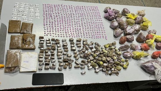 العرائش: القبض على شخص يحوزته مجموعة من الأقراص المهلوسة و 4 كليوغرام من مخدر الشيرا وأشياء أخرى