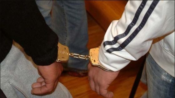 توقيف شخصين بطنجة للاشتباه في تورطهما في قضية تتعلق بالسرقة المقرونة بالعنف