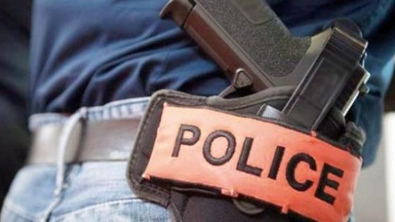 مفتش شرطة يستعمل سلاحه الوظيفي بشكل إنذاري لتوقيف شخص عرّض المواطنين وعناصر الشرطة لاعتداء جدي وخطير باستعمال السلاح الأبيض