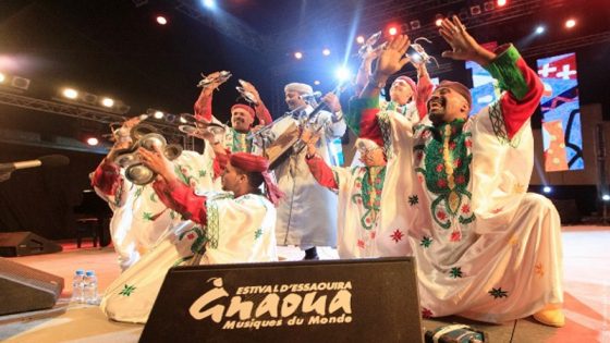 جولة مهرجان كناوة جددت الوصل بين معلمي كناوة وجمهور المملكة