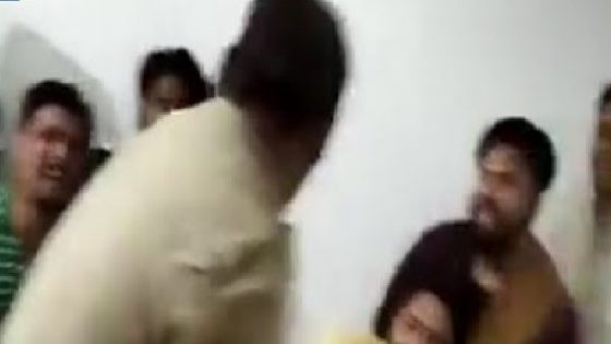 (متابعة)… فيديو بالهند يظهر تعرض مسلمين للضرب العنيف أثناء حجزهم بمركز الشرطة يثير الجدل في مختلف الاوساط الاجتماعية والسياسية