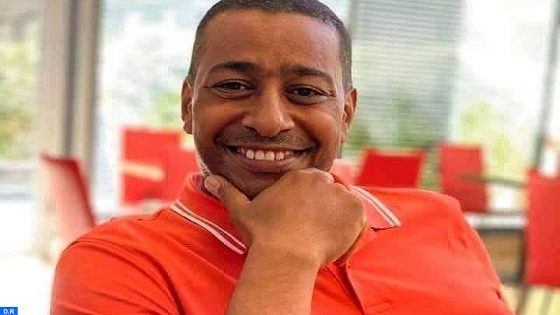 رئيس الكوكب المراكشي لكرة القدم رضوان حنيش يوقع على بلاغ الانخراط والجمع العام القادم