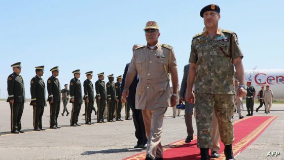 قادة عسكريون من غرب ليبيا وشرقها يبحثون توحيد الجيش
