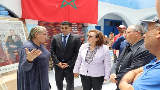 الوزيرة عواطف حيار ومدير التعاون الوطني يقومان بزيارة للمتضررين من حرائق إقليم العرائش للوقوف على الأوضاع الاجتماعية للأسر المتضررة