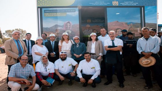 مديرو الوكالات الحضرية بجهة الرباط-سلا- القنيطرة والمفتشة الجهوية يعطون في أجواء حماسية انطلاق فعاليات القافلة التحسيسية للقرب بالعالم القروي