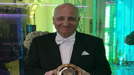 رشيد اليزمي يقدم البطارية “Li-ion” الذكية بمنتدى الطاقة الرقمية بالدار البيضاء