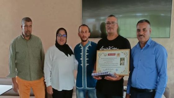 رفقة مجموعة من الجمعويين.. تكريم قائد قيادة ايت ايمور السيد محمد السليماني بمبادرة من جمعية إشراق للمبادرة والنهوض بالتعليم الأولي بمراكش