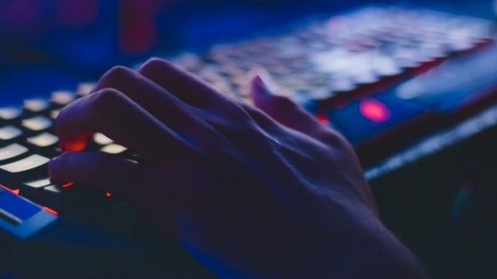 بسبب “هجوم إلكتروني”.. دولة تقطع علاقتها الدبلوماسية مع إيران