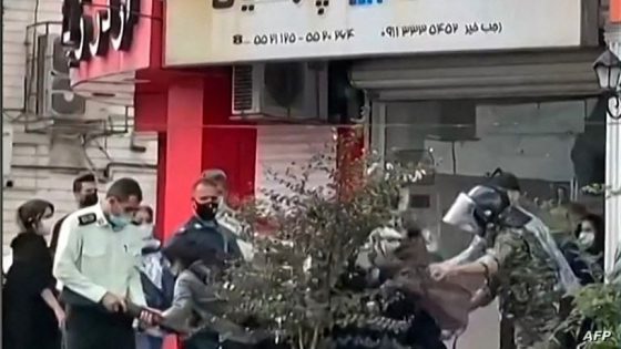 (متابعة) فتاتان إيرانيتان تتحولان إلى رمز جديد للاحتجاجات بعد مقتلهما