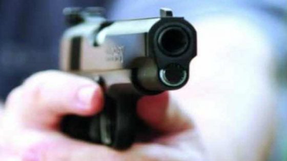 شرطي بأمن سمارة يستعمل سلاحه الوظيفي لتوقيف شخص عرّض أمن الأشخاص وسلامة موظف الشرطة الجسدية لتهديد جدي ووشيك باستعمال السلاح الأبيض