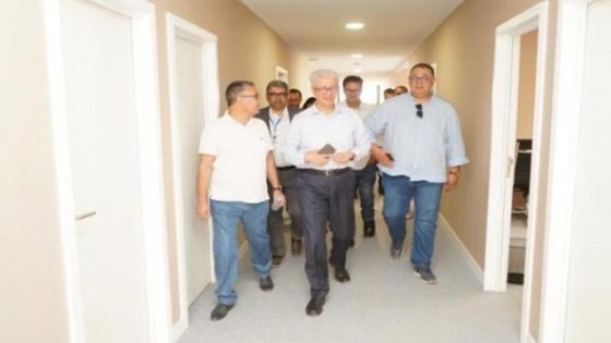 والي جهة مراكش آسفي ورئيس مجلس جماعة المشور القصبة ونواب عمدة مدينة مراكش يجتمعون في لقاء هام بخصوص الاستعدادات لاستقبال المؤتمر الدولي لمجموعة البنك الدولي .