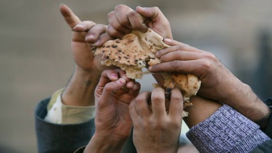 التحقيق مع أشخاص يحققون ارباح من خبز الفقراء