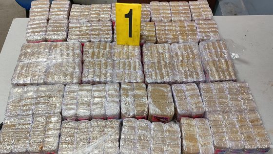 إحباط محاولة تهريب 467 كيلوغراما من مخدر الشيرا على متن شاحنة للنقل الدولي للبضائع تحمل لوحات ترقيم إحدى الدول الأوروبية.