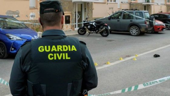 شاب يعبر من ميناء طنجة الى طريفة لف 5 كيلوغرام من الحشيش على جسمه