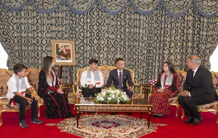 استقبل صاحب السمو الملكي ولي العهد الأمير مولاي الحسن، اليوم الجمعة بالقصر الملكي بتطوان، الأطفال المقدسيين